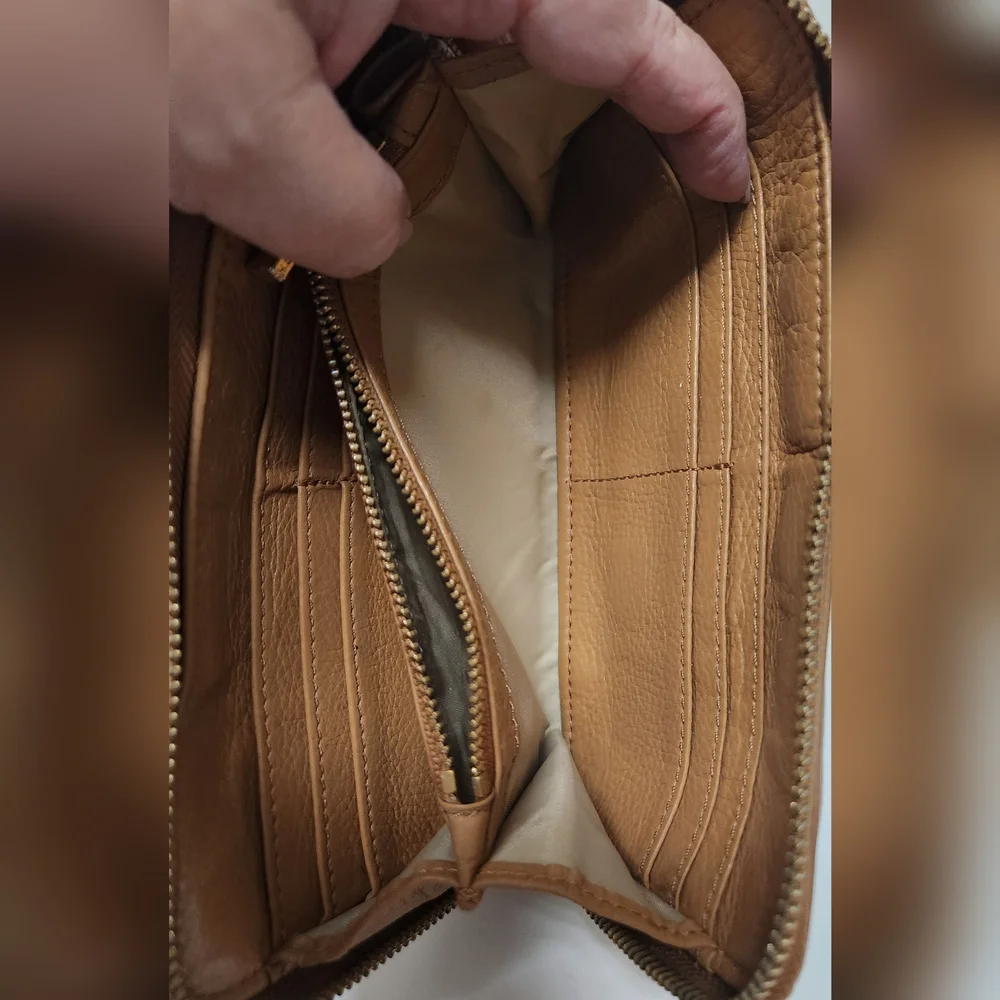 Tory Burch Amanda Zip Continental Wallet Light Brown Pebbled Leather